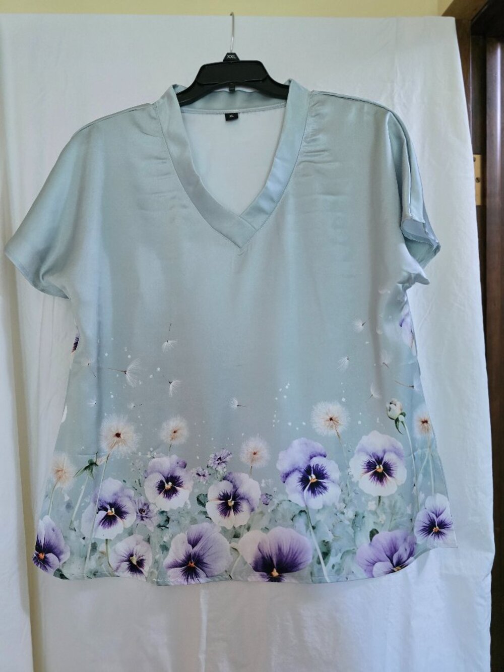 Light Blue Floral V-Neck Women's Top SIZE XL